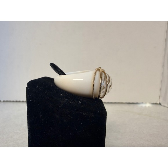 14k Ceramic EA white statement ring 7.5 - Picture 4 of 5